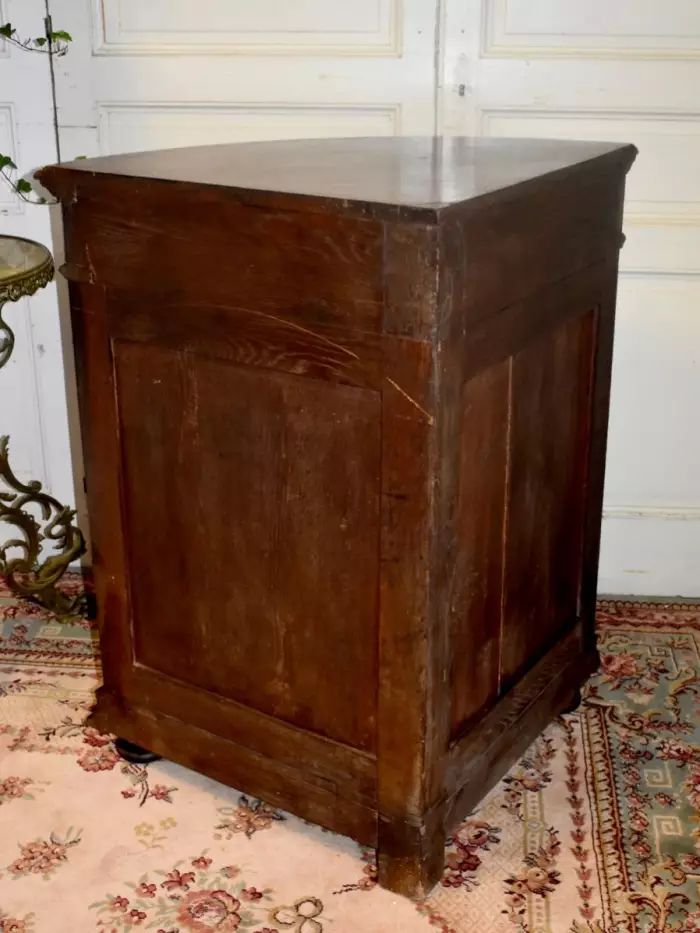 Commode dangle