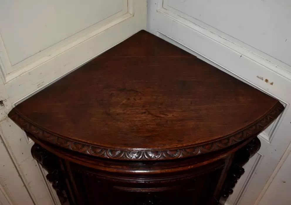 Commode dangle