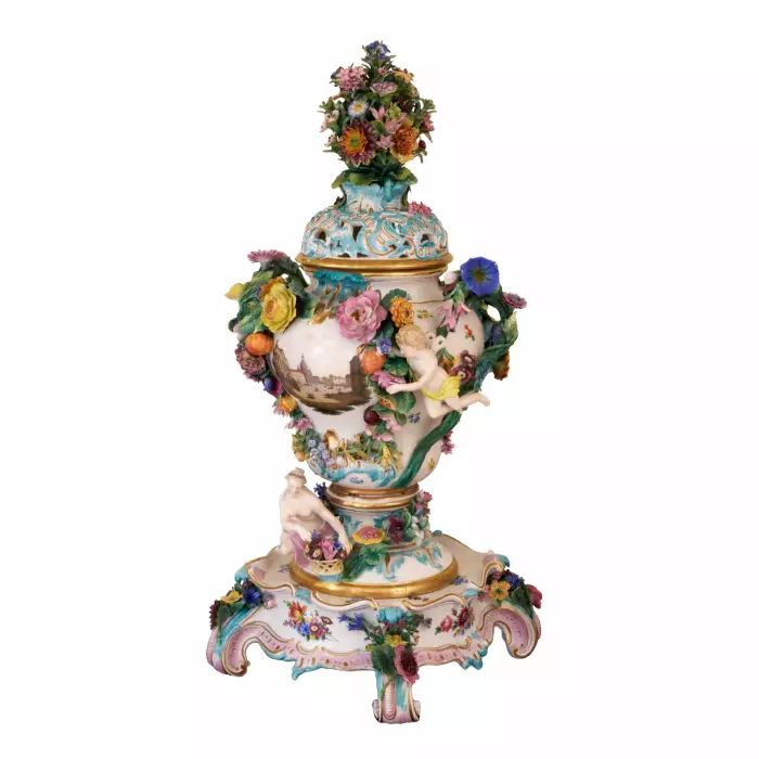 Un vase grandiose en porcelaine "Meissen", 19ème siècle. 