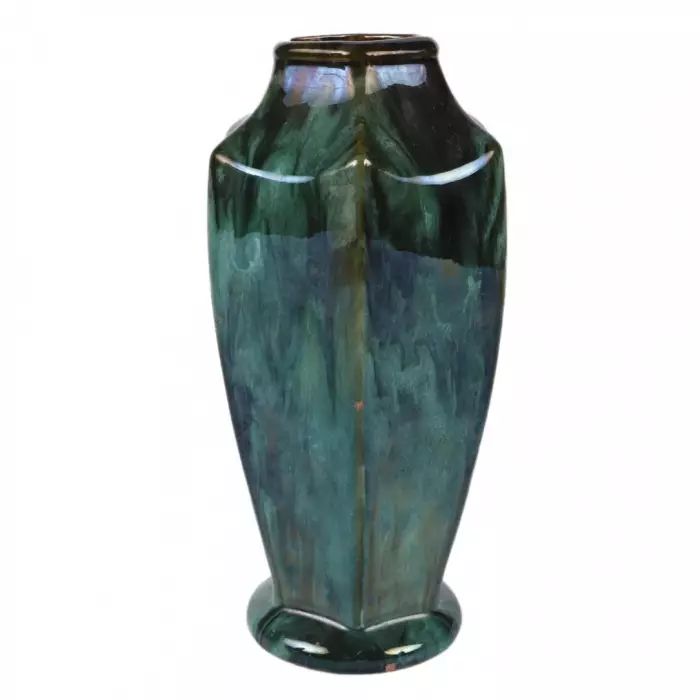 Vase en ceramique de lusine Kuznetsov à Riga. 