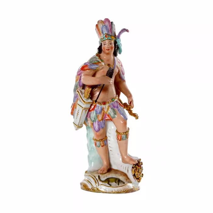 Figurine en porcelaine allegorie "Amerique" 