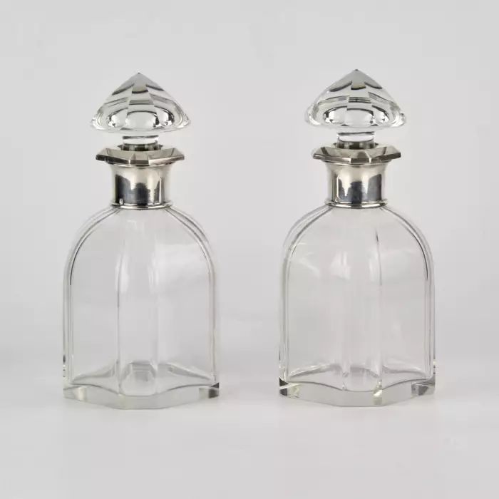 A pair of Art Deco decanters. 