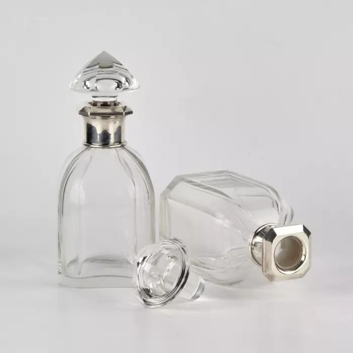 A pair of Art Deco decanters. 