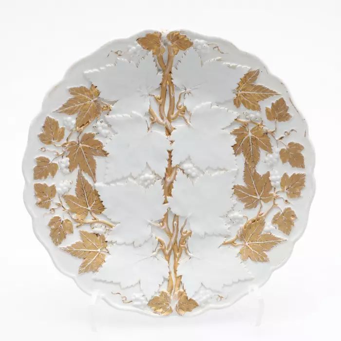 Un plat de la manufacture de Meissen du milieu du XIXe siècle. 
