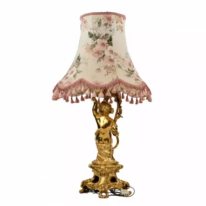  Lampe neo-rococo en bronze dore.