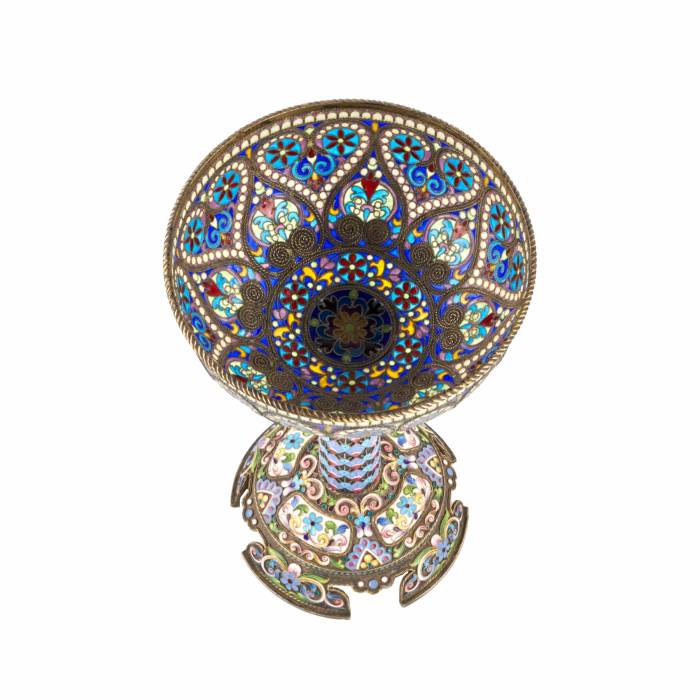 Le magnifique gobelet en argent dIvan Khlebnikov : émaux peints, cloisonnés et vitraux. 