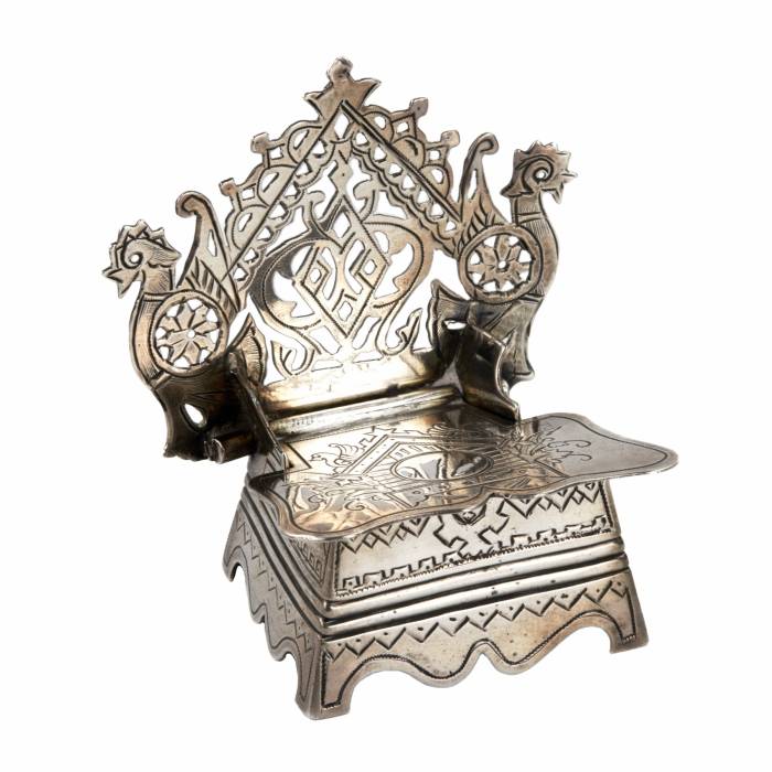 Trône de salière en argent russe. 