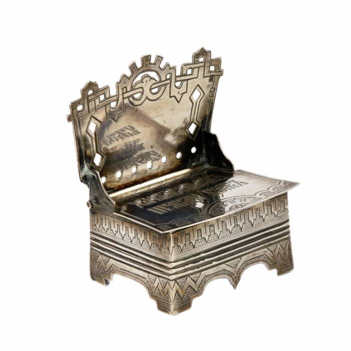 Krievijas sudraba sālstrauka tronis ar saukli. 