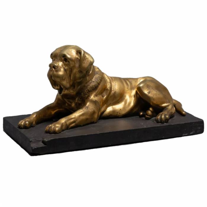 Figure - English mastiff dog, bronze on a stone stand. 19th century. 