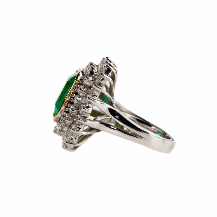 Platinum ring with emerald and diamonds. 