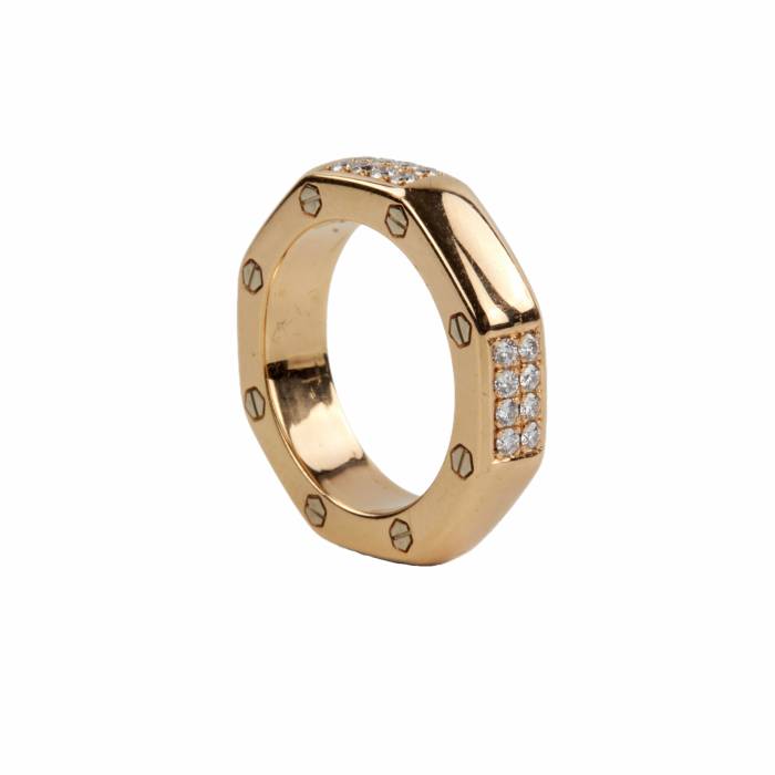 Ring in 18K gold with diamonds. 