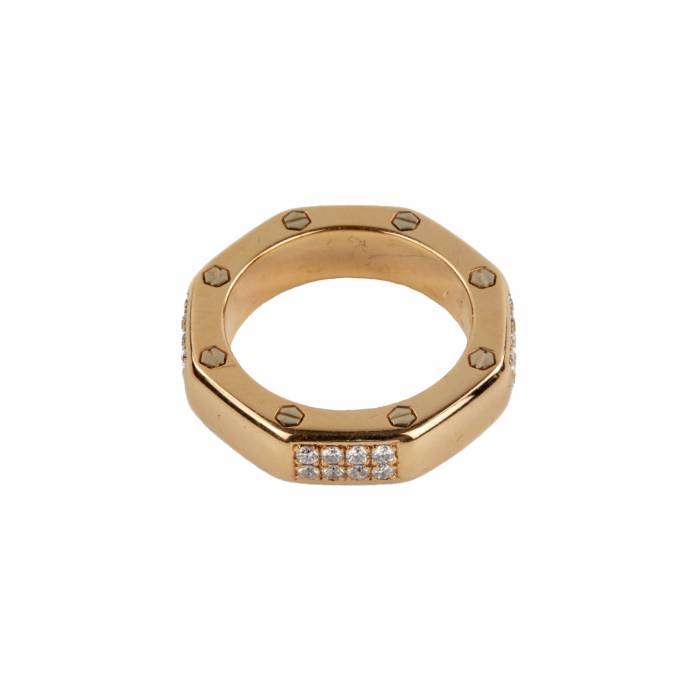 Ring in 18K gold with diamonds. 