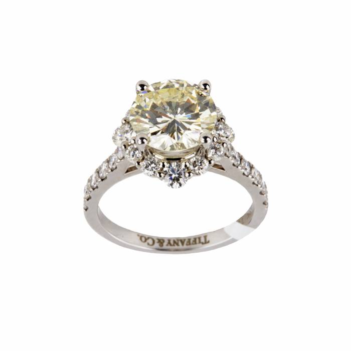 Engagement gold ring with diamonds. 