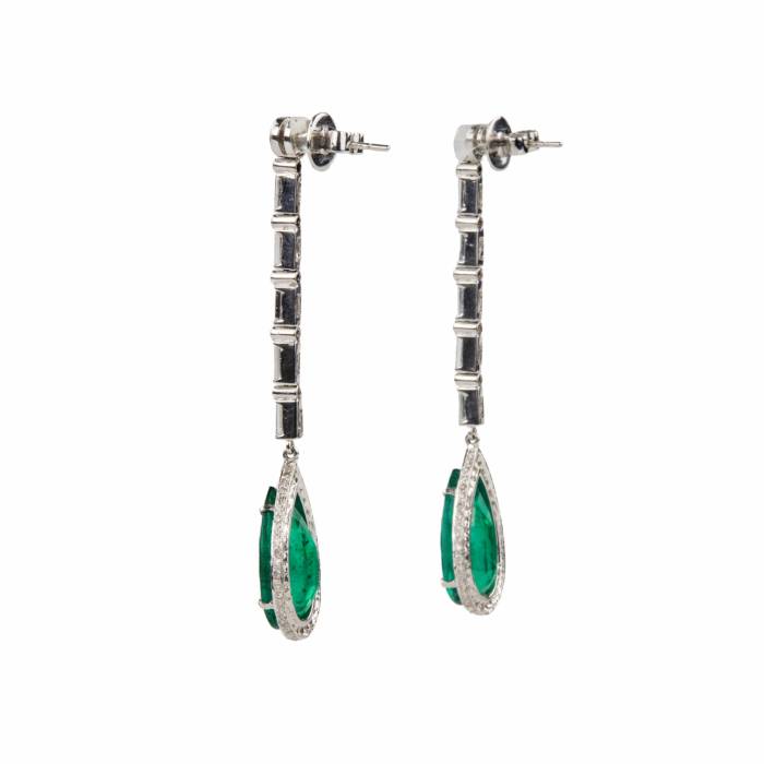 White gold earrings with emeralds and diamonds. 