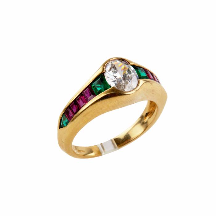 Bague en or 18 carats avec diamant, emeraudes et rubis. 