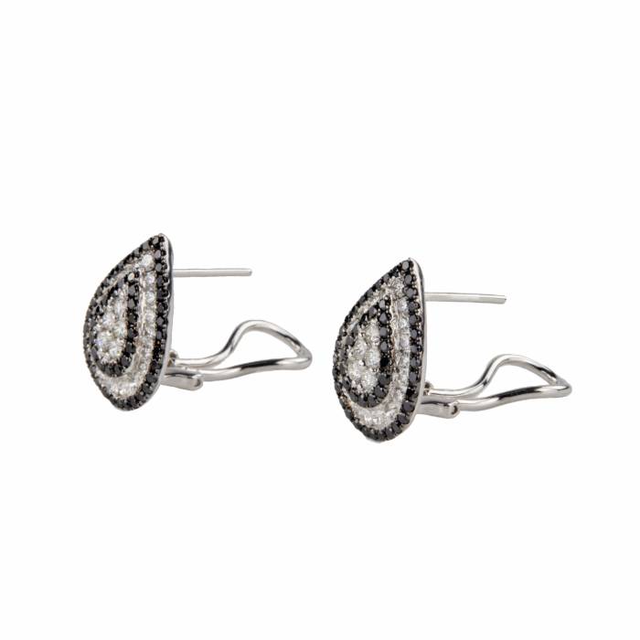 Boucles d`oreilles Giorgio Visconti en or avec diamants. 