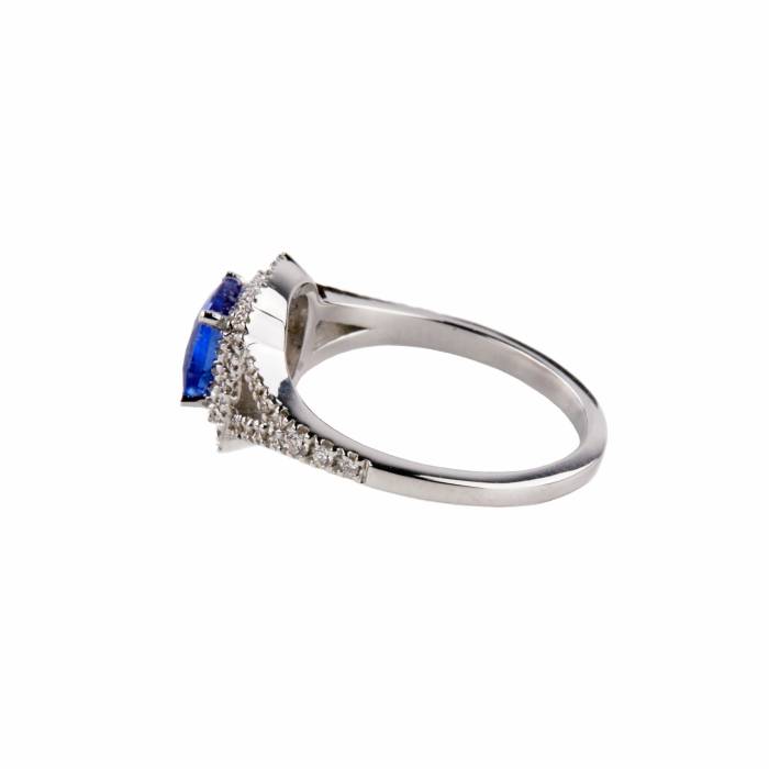 Moraglione gold ring with tanzanite and diamonds. 