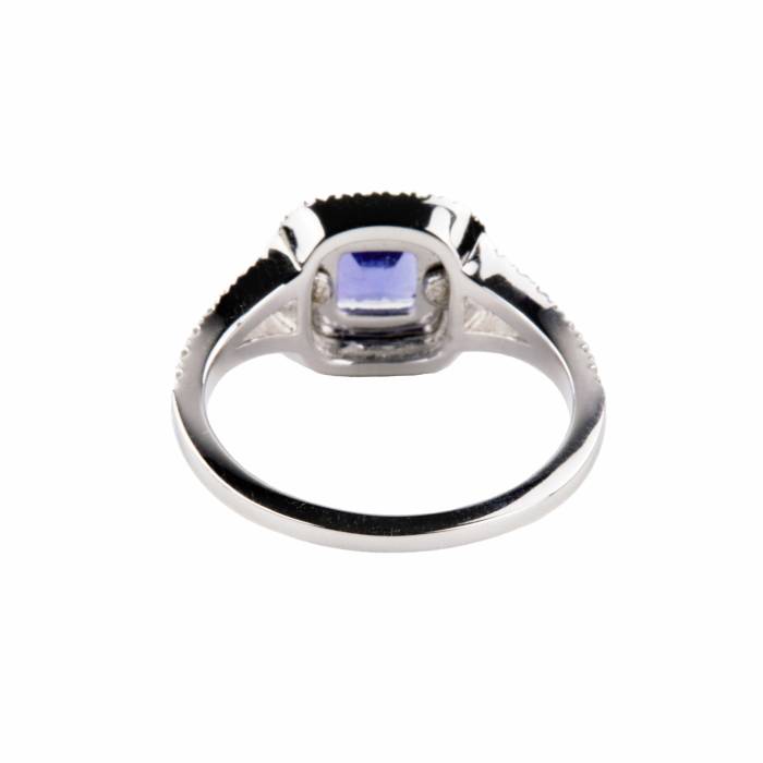 Moraglione gold ring with tanzanite and diamonds. 