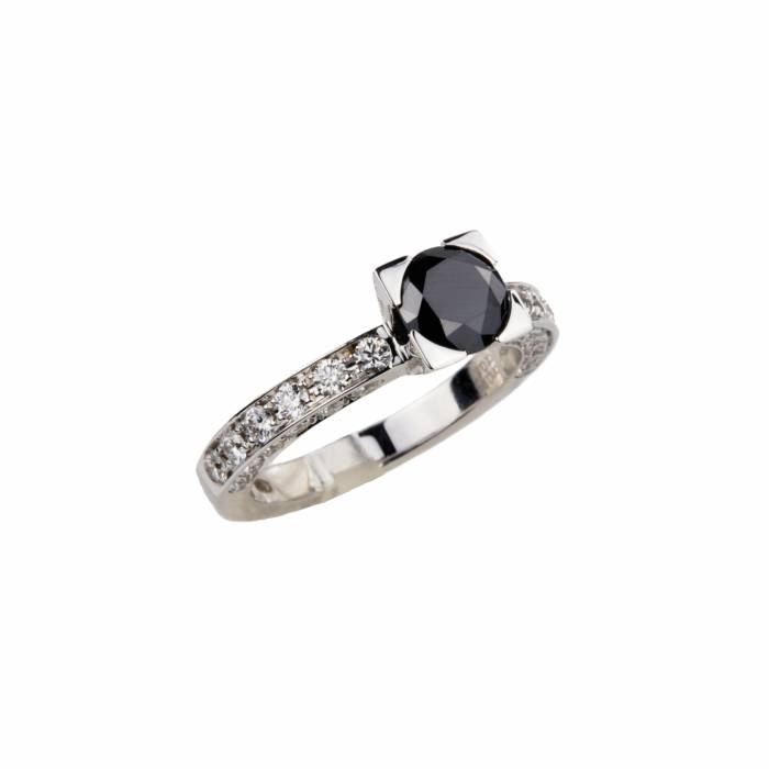 Bague en or Giorgio Visconti, avec diamants noirs et blancs. 