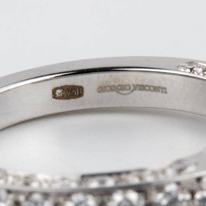Золотое кольцо Giorgio Visconti, с черным и белыми бриллиантами.