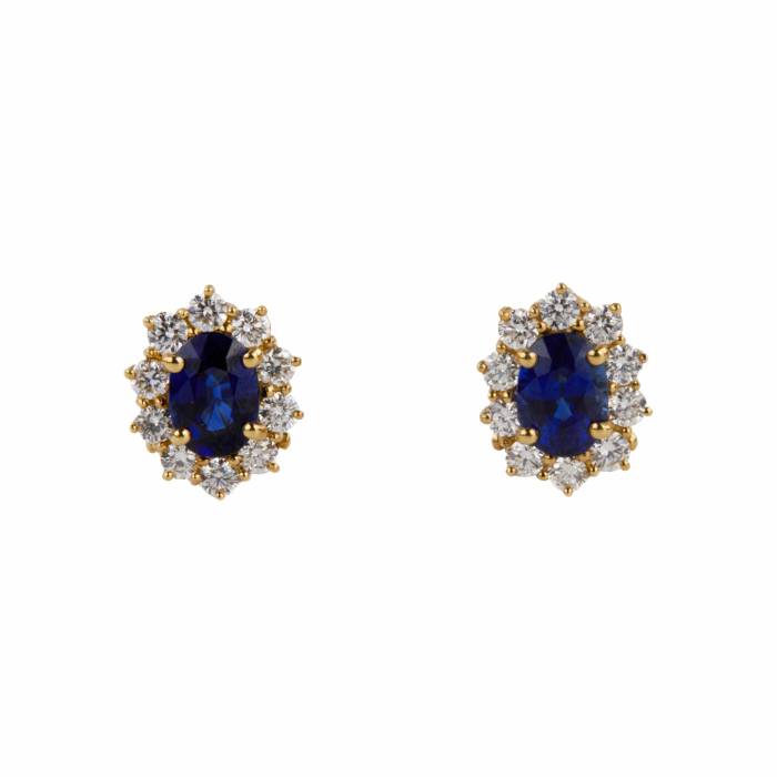 Boucles d`oreilles en or avec saphirs et diamants. Carlo Piccini. 