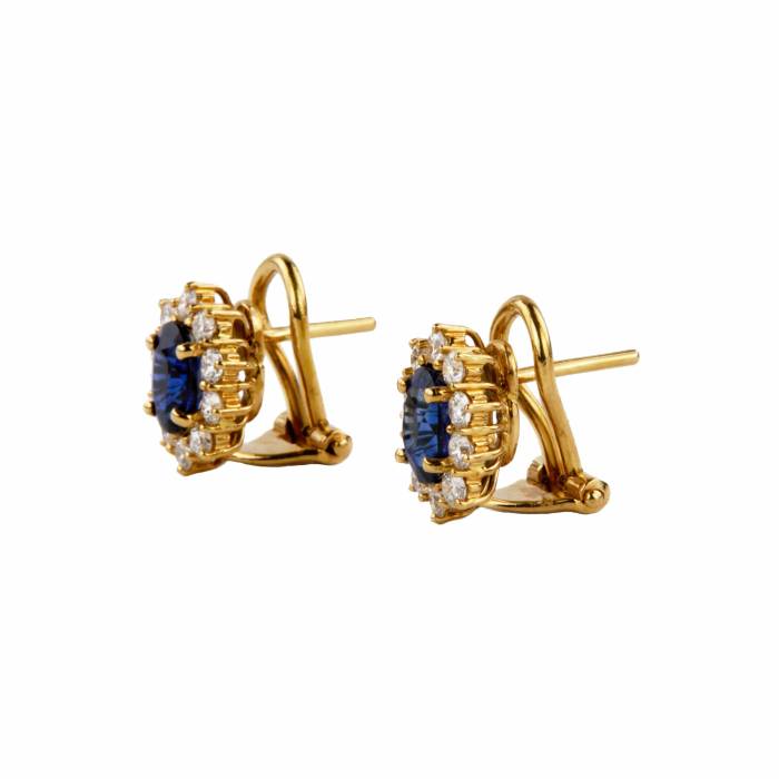 Boucles d`oreilles en or avec saphirs et diamants. Carlo Piccini. 