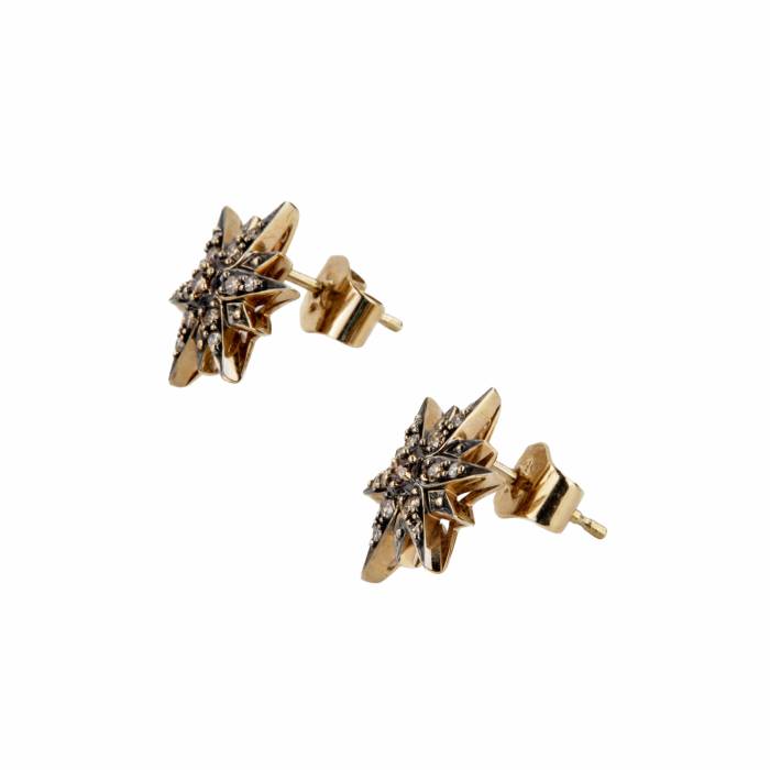 Gold ring and earrings with diamonds. H. Stern. From the Stars collection. 