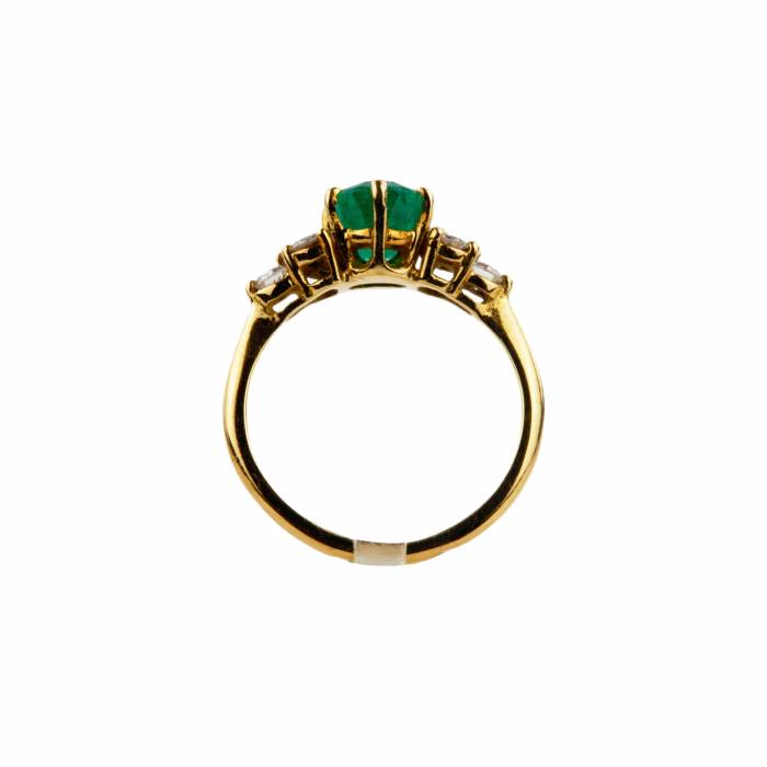 Gold ring with emerald and diamonds. 