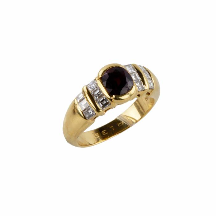 Moraglione gold ring with ruby and diamonds. 