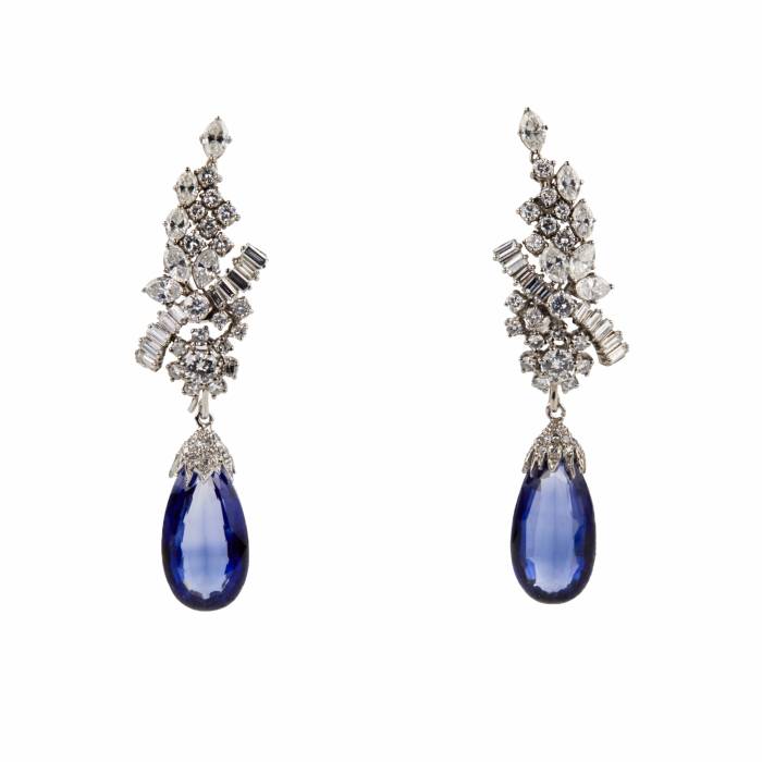 Gold earrings with diamonds and sapphires 