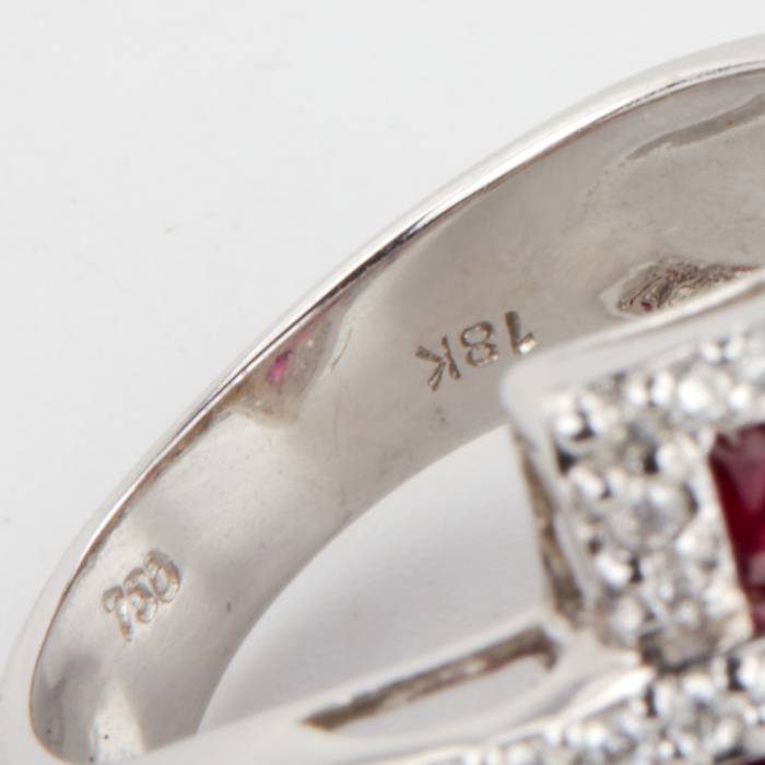 Gold ring with rubies and diamonds. 