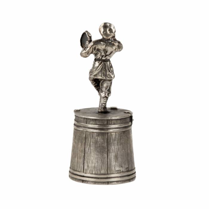 Tasse d`argent Danseur au tambourin. 