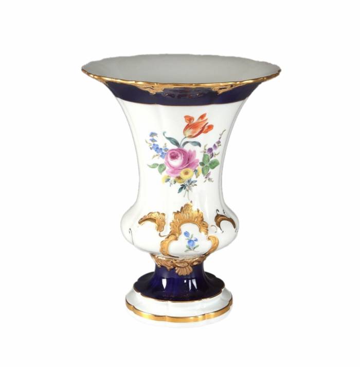 Painted Meissen vase with gold cartouches and cobalt. 