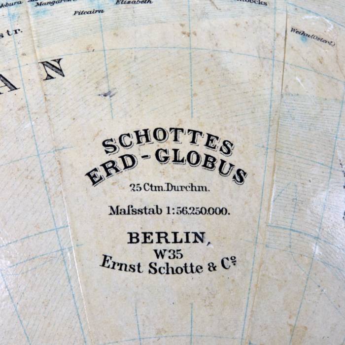 Globe. Schottes Erd Globus. Berlin debut 20e siècle. 