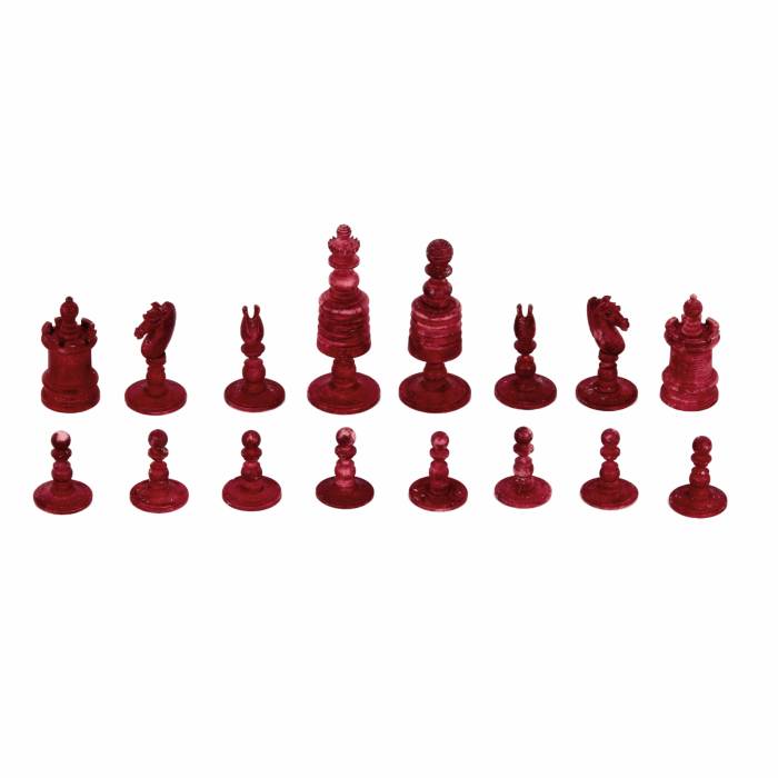 Набор шахматных фигур. Кость, окрашенная кость. Европа 19 век.