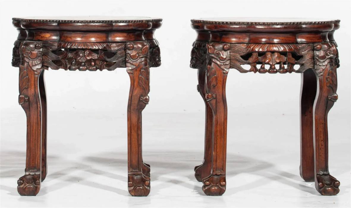 Paire de consoles chinoises sculptees du XIXème siècle. 