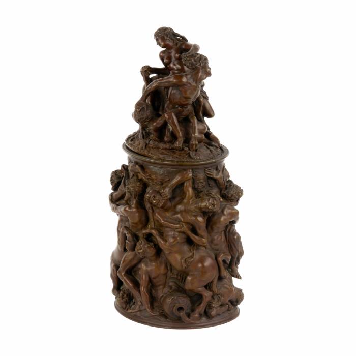 Tobacco pot of patinated bronze Battle of centaurs with Lapiths. 