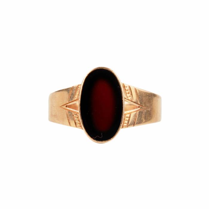 Gold ring 56 assay value with carnelian. 