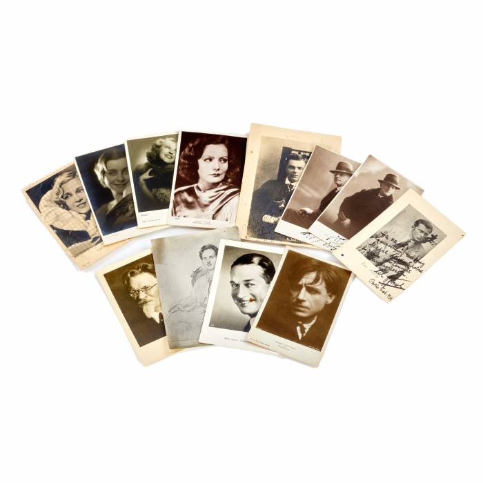 12 photographies d`artistes des annees 1930. 