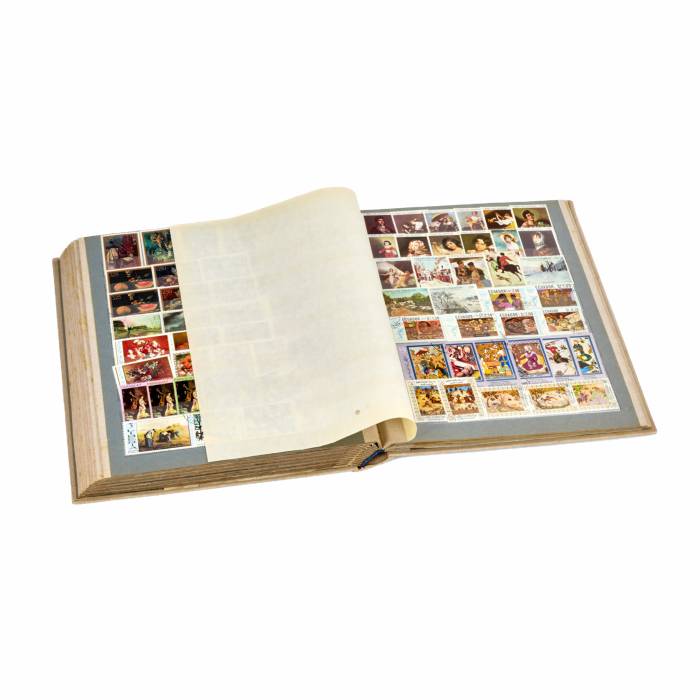 Альбом с коллекцией почтовых марок на тему Искусство.