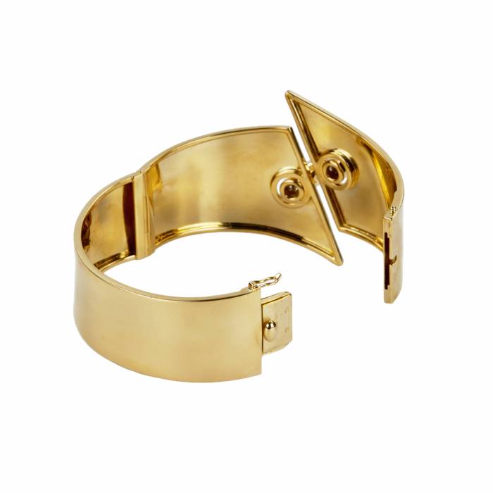 18 carat gold bracelet with diamonds. 