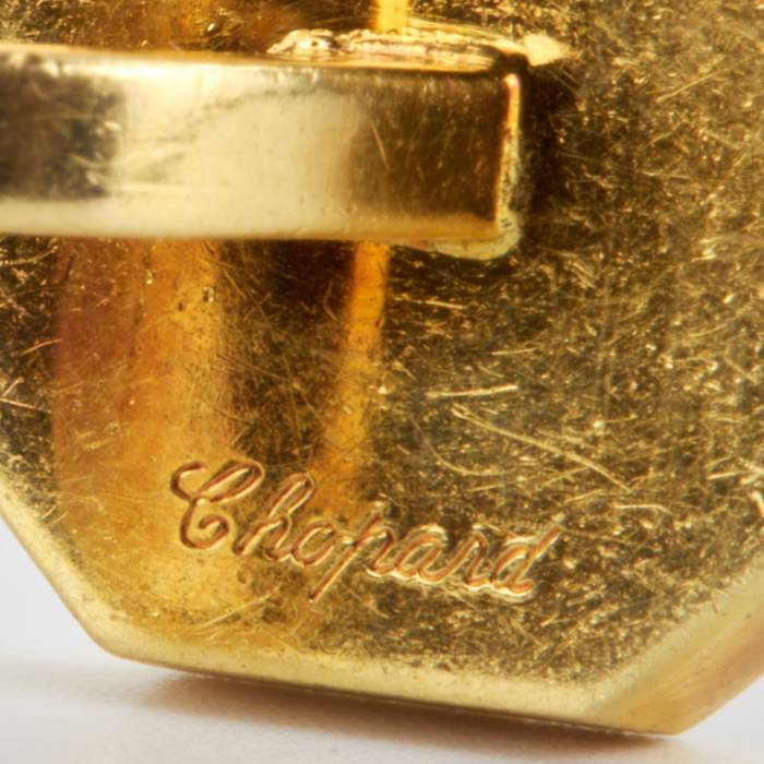 Gold Chopard aproču pogas ar gijošu un dimantiem. 