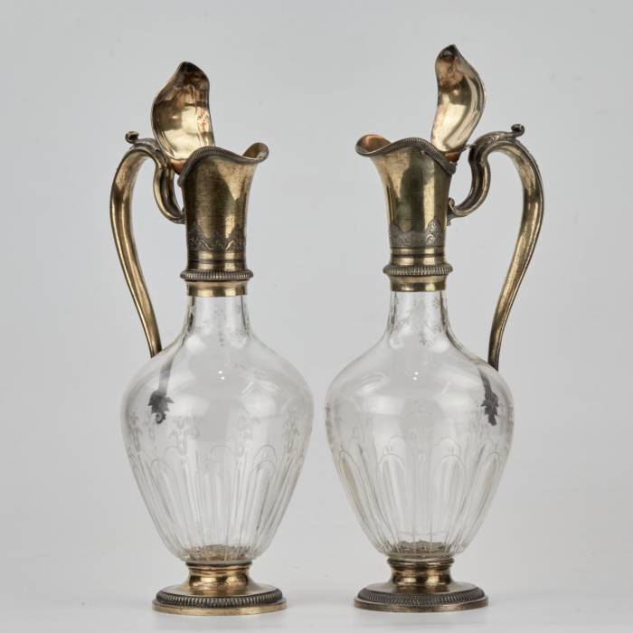 Pair of elegant glass jugs with gilded silver. ODIOT. End of the 19th century. 