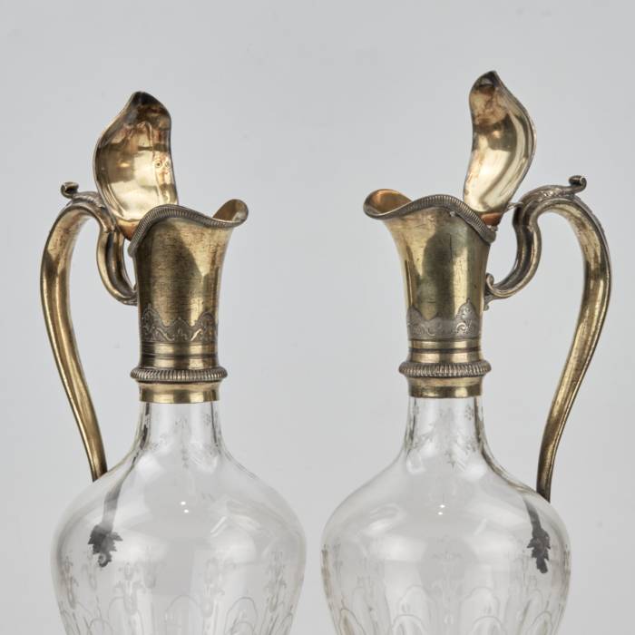 Pair of elegant glass jugs with gilded silver. ODIOT. End of the 19th century. 