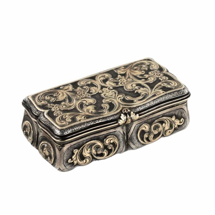 Russian silver snuffbox with gold decor. Mid 19th century. 