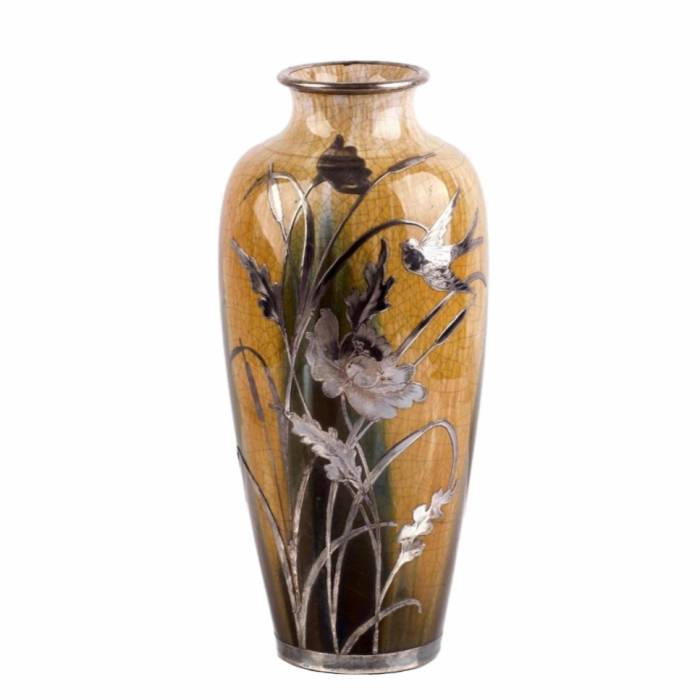 Un vase Art Nouveau gracieux