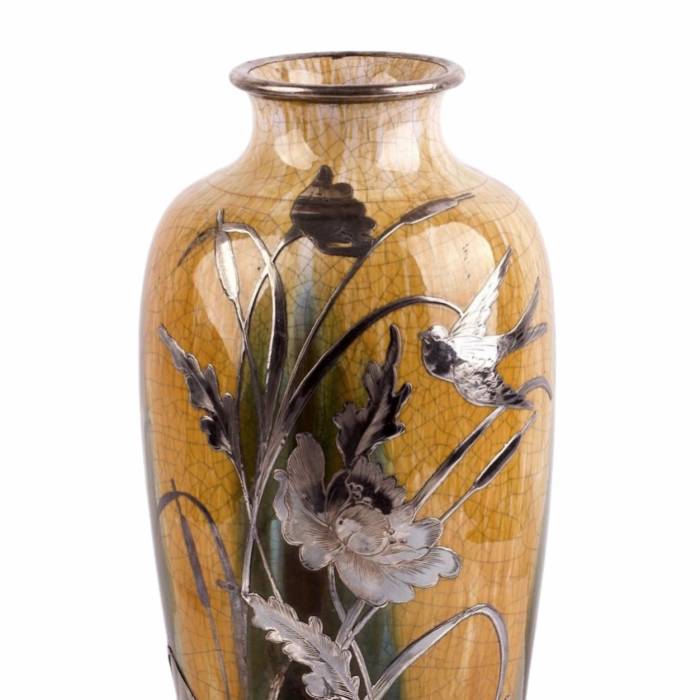 Un vase Art Nouveau gracieux