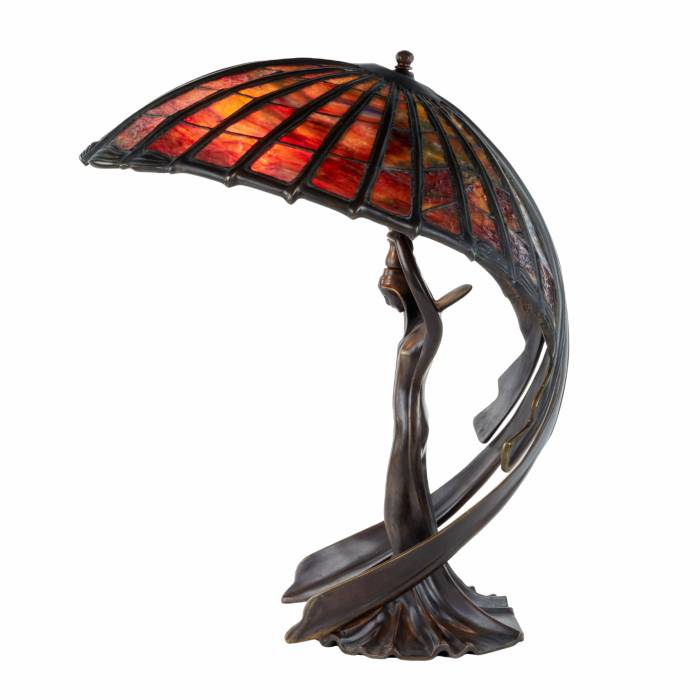 Lampe de table Flying Lady apre Peter Behrens. 