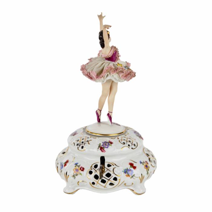 Porcelaine, figurine musicale - Ballerine. 