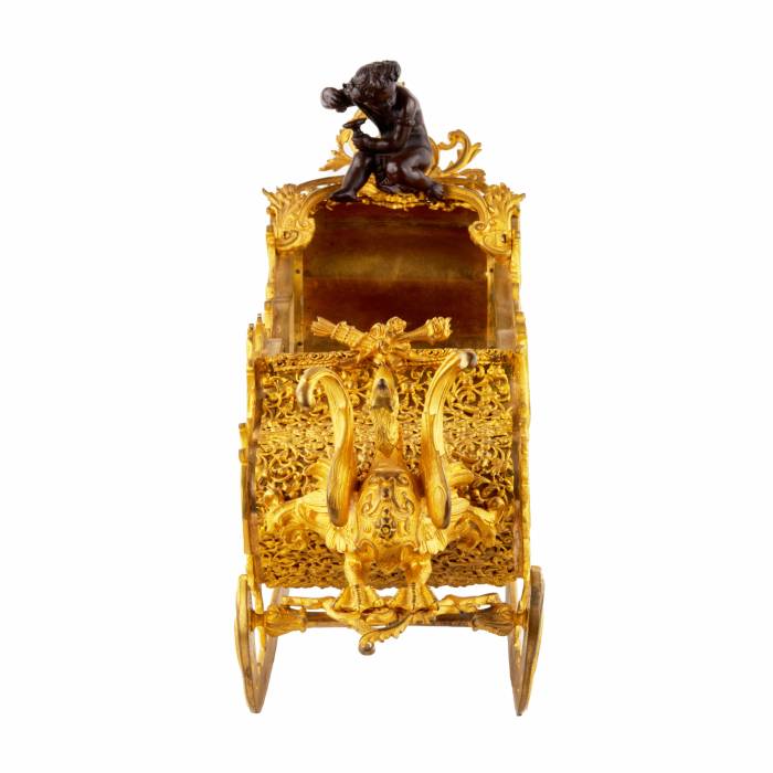 Жардиньерка золоченой бронзы в виде саней. 19 век.